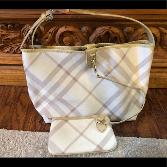 Burberry Handbags - 💰SOLD-Authentic BURBERRY nova check tote bag & wristlet